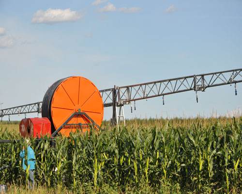 電動噴灌機節(jié)能高效，農(nóng)田灌溉必不可少